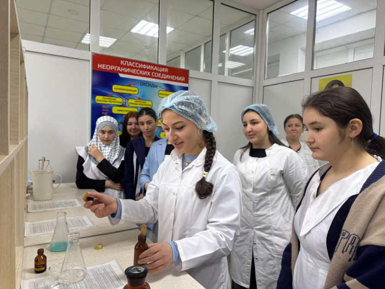 Учащиеся 9 А и 9 Б классов посетили МОКСУ им. М.М. Абрекова.