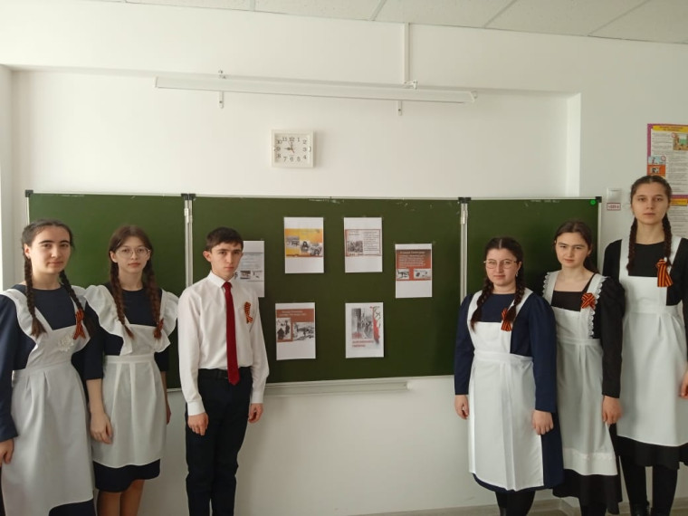 Урок мужества в 11 классе "Мы помним твой подвиг Ленинград".