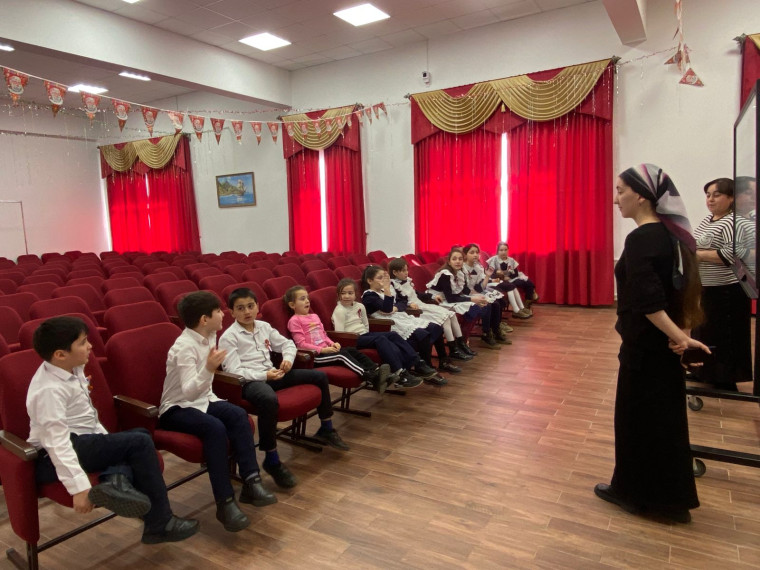 В 3 "а" классе была проведена беседа "Буллинг".