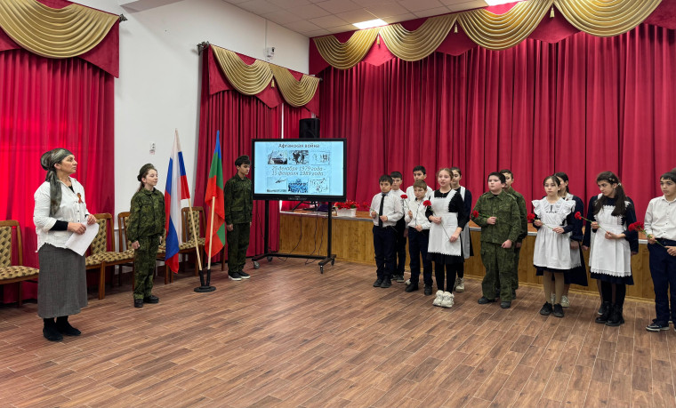 Торжественная линейка, посвященная 36-й годовщине вывода советских войск из Афганистана.
